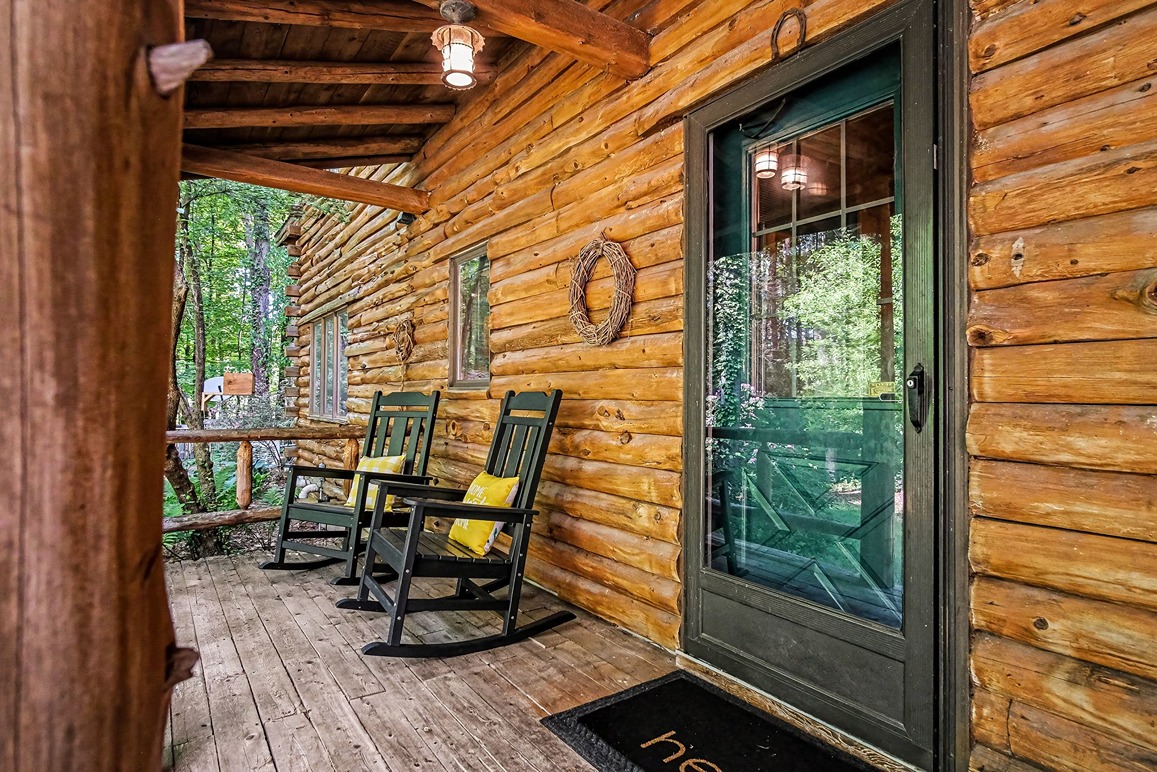Rocking chairs on the covered porch of a Pine Ridge Retreats cabin